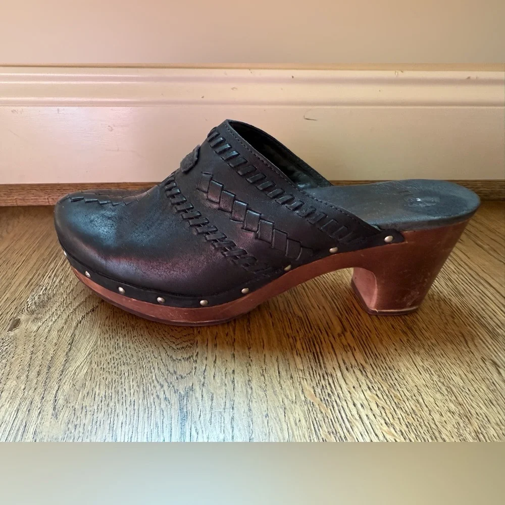 UGG Black Leather women Clogs